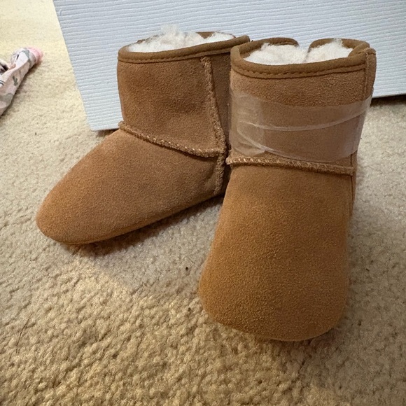 NWT UGG Tan Slippers with Pink Accent - Picture 2 of 7